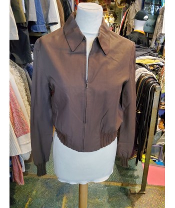 Blouson courte ouvre sa boutique