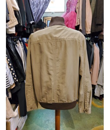 Blouson beige brillant des détails fins